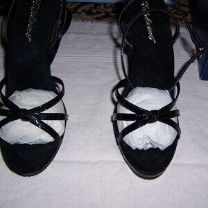 Fabulicious Flair Sandals (Black Patent, Size 10)